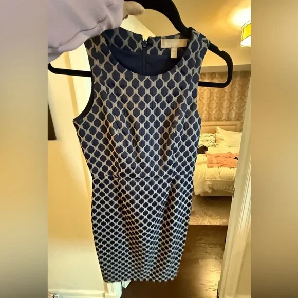 Elegant Banana Republic Navy and cream Sleeveless Dress - Picture 6 of 7